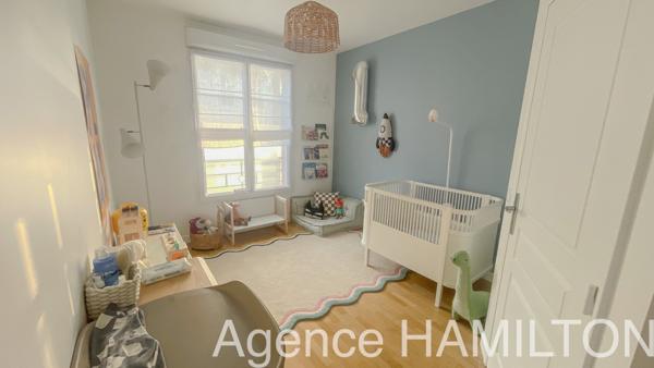 Garches mairie, beau T4 occupé avec parking, terrasse et jardin Garches