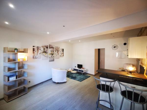 Immeuble de rapport 5 appartements + 1 bureau