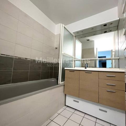 Livry-Gargan Appartement de 3 pièces + 2 terrasses + Box + Asc!