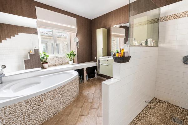 Maison de caractère-4ch+bur-à 500m de Fontenay (85)