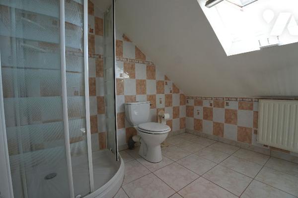 Maison L'Huisserie cinq chambres, un bureau, sous sol complet et jardin