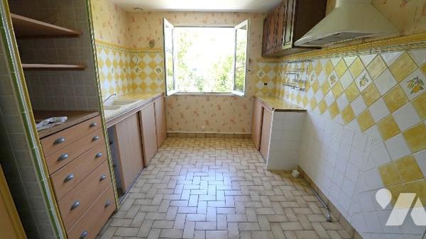 Maison L'Huisserie cinq chambres, un bureau, sous sol complet et jardin