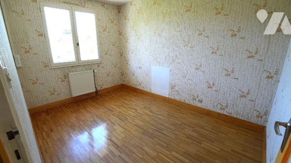 Maison L'Huisserie cinq chambres, un bureau, sous sol complet et jardin