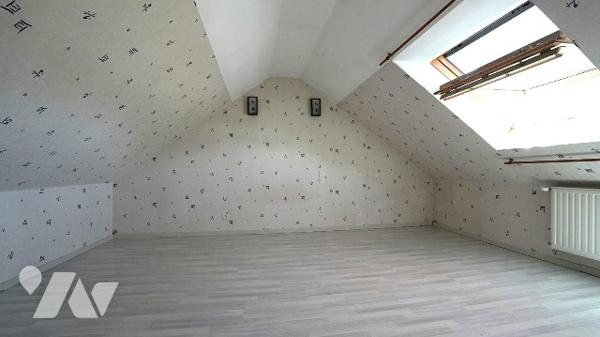 Maison L'Huisserie cinq chambres, un bureau, sous sol complet et jardin