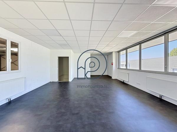 Marcq-en-Barœul – La Pilaterie | Local d'activité 529 m² avec 200 m² de bureaux | Parc GoMarcq | À vendre