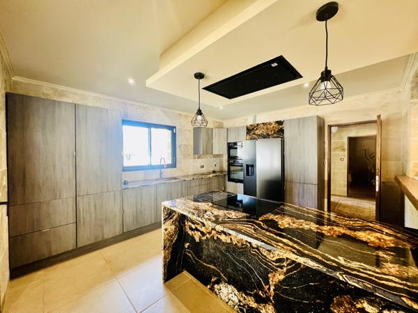 Maison
         6 pièces
        - 165 m² 282 225 € *