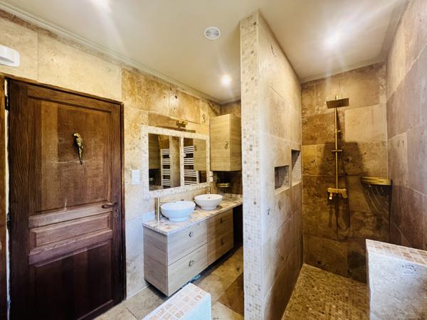 Maison
         6 pièces
        - 165 m² 282 225 € *