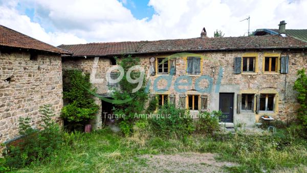 Ancien corps de ferme avec ses dépendances, sa cour et plus de 3000m² de terrain attenant. Détails des diagnostics énergétiques