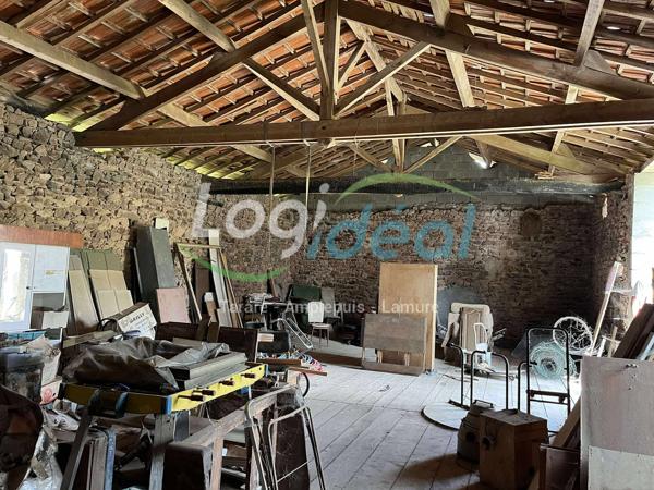 Ancien corps de ferme avec ses dépendances, sa cour et plus de 3000m² de terrain attenant. Détails des diagnostics énergétiques