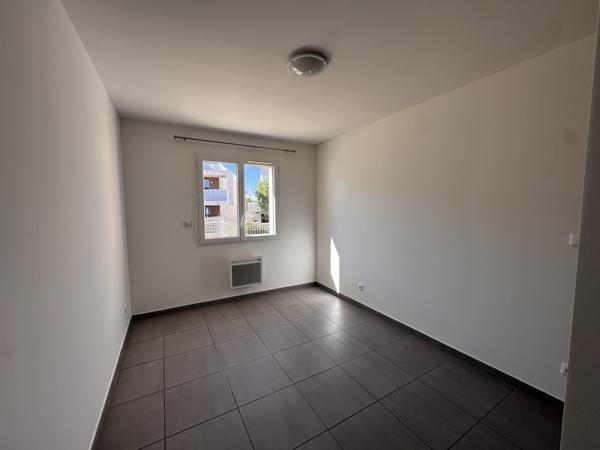 À LOUER – SUPERBE MAISON DE PLAIN-PIED AVEC JARDIN, TERRASSE ET GARAGE – ROCHEFORT-DU-GARD