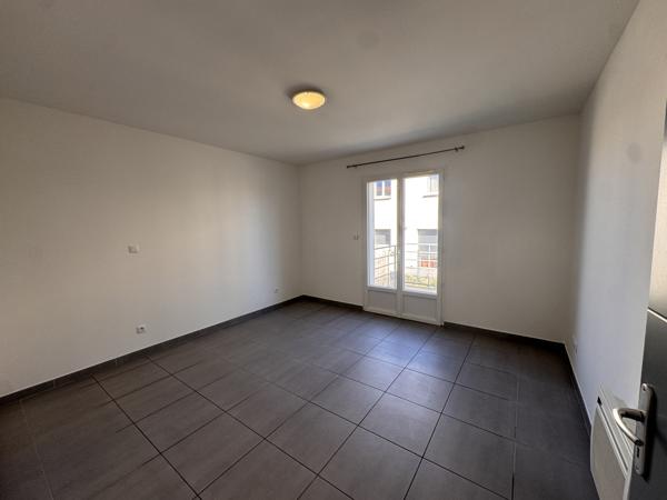 À LOUER – SUPERBE MAISON DE PLAIN-PIED AVEC JARDIN, TERRASSE ET GARAGE – ROCHEFORT-DU-GARD