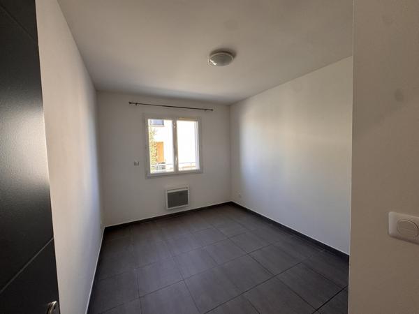 À LOUER – SUPERBE MAISON DE PLAIN-PIED AVEC JARDIN, TERRASSE ET GARAGE – ROCHEFORT-DU-GARD