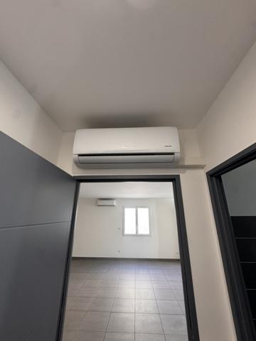 À LOUER – SUPERBE MAISON DE PLAIN-PIED AVEC JARDIN, TERRASSE ET GARAGE – ROCHEFORT-DU-GARD