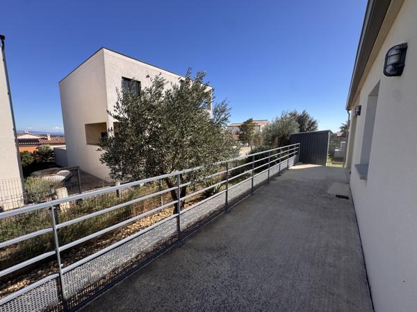 À LOUER – SUPERBE MAISON DE PLAIN-PIED AVEC JARDIN, TERRASSE ET GARAGE – ROCHEFORT-DU-GARD