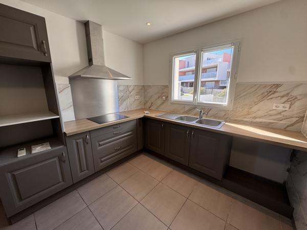 À LOUER – SUPERBE MAISON DE PLAIN-PIED AVEC JARDIN, TERRASSE ET GARAGE – ROCHEFORT-DU-GARD