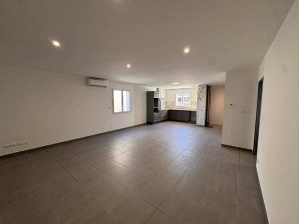 À LOUER – SUPERBE MAISON DE PLAIN-PIED AVEC JARDIN, TERRASSE ET GARAGE – ROCHEFORT-DU-GARD