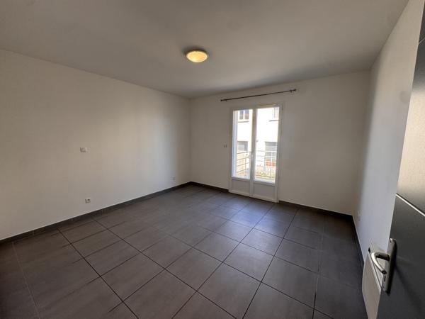 À LOUER – SUPERBE MAISON DE PLAIN-PIED AVEC JARDIN, TERRASSE ET GARAGE – ROCHEFORT-DU-GARD