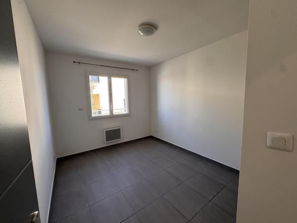 À LOUER – SUPERBE MAISON DE PLAIN-PIED AVEC JARDIN, TERRASSE ET GARAGE – ROCHEFORT-DU-GARD