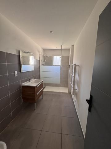 À LOUER – SUPERBE MAISON DE PLAIN-PIED AVEC JARDIN, TERRASSE ET GARAGE – ROCHEFORT-DU-GARD