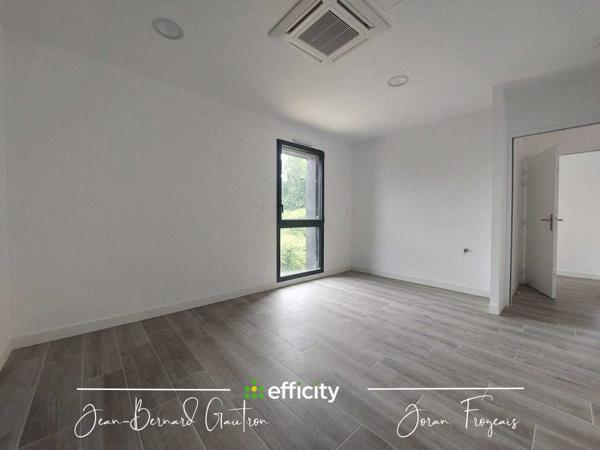 Bureau 17 pièces - 587 m²