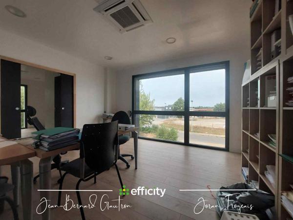 Bureau 17 pièces - 587 m²