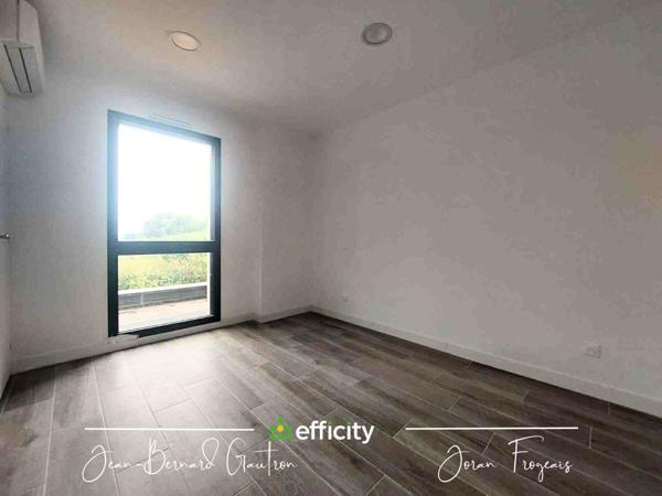 Bureau 17 pièces - 587 m²