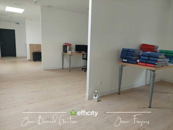 Bureau 17 pièces - 587 m²