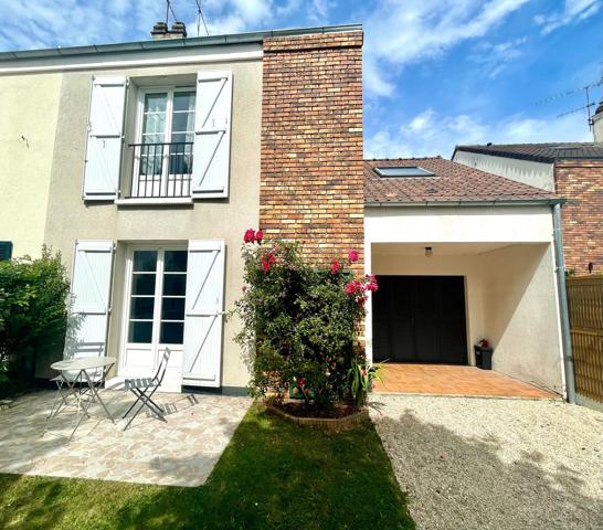 Maison
         5 pièces
        - 122 m² 388 000 € *