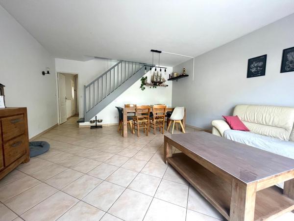 Maison
         5 pièces
        - 122 m² 388 000 € *