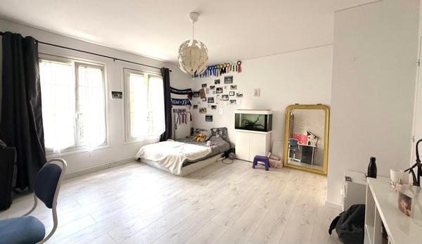 Maison
         5 pièces
        - 122 m² 388 000 € *