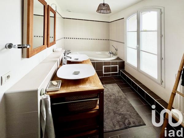 Maison 6 pièces de 130 m² à Bailly-Romainvilliers (77700)