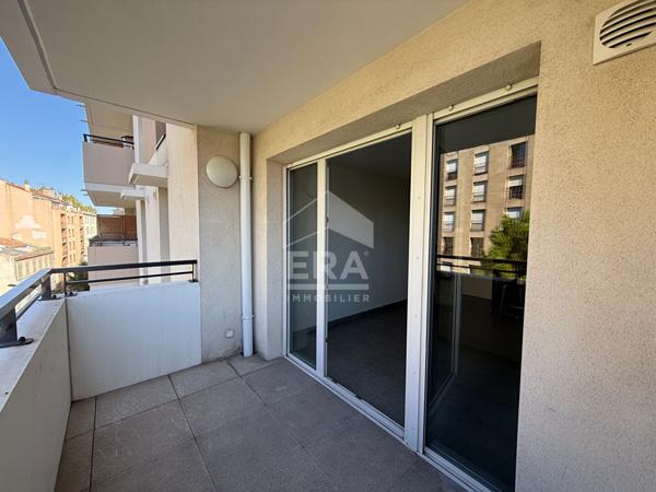 A VENDRE 13005 MARSEILLE APPARTEMENT T2 DE 42 M² AVEC DEUX PLACES DE PARKING EN SOUS SOL TERRASSE
