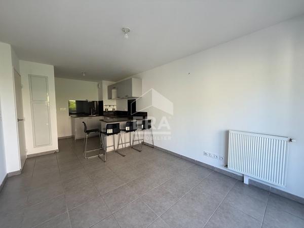 A VENDRE 13005 MARSEILLE APPARTEMENT T2 DE 42 M² AVEC DEUX PLACES DE PARKING EN SOUS SOL TERRASSE