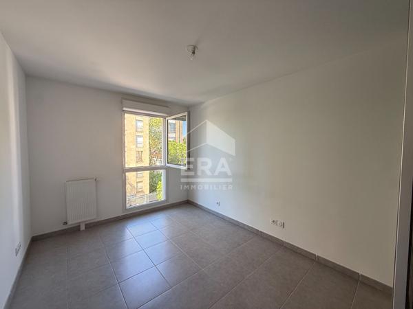 A VENDRE 13005 MARSEILLE APPARTEMENT T2 DE 42 M² AVEC DEUX PLACES DE PARKING EN SOUS SOL TERRASSE