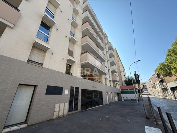 A VENDRE 13005 MARSEILLE APPARTEMENT T2 DE 42 M² AVEC DEUX PLACES DE PARKING EN SOUS SOL TERRASSE