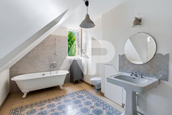 SEVRES RIVE DROITE - MAISON DE CARACTERE €1 980 000 ** - Référence 664-S