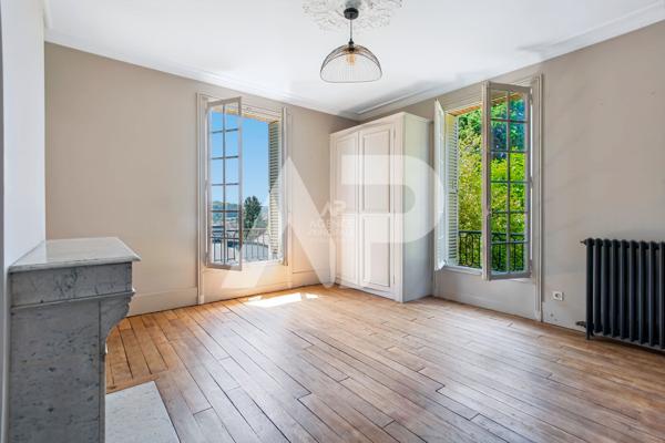 SEVRES RIVE DROITE - MAISON DE CARACTERE €1 980 000 ** - Référence 664-S