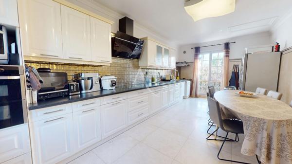 VILLEMOMBLE, Maison 6 chambres, 263m2