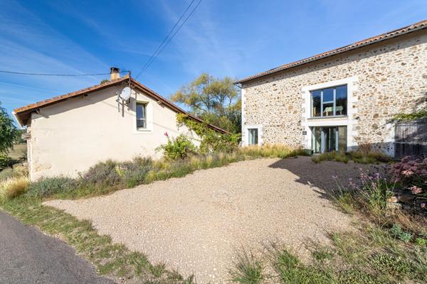 Deux maisons de caractères et piscine! Piegut pluviers