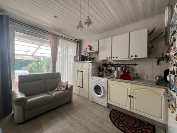 Immeuble de rapport année 70 et ses trois appartements - Bormes-les-mimosas (83)