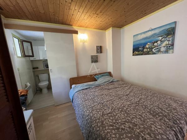 Immeuble de rapport année 70 et ses trois appartements - Bormes-les-mimosas (83)