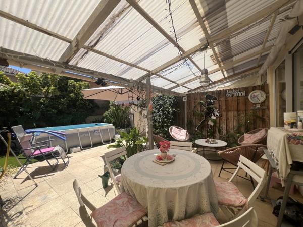 Immeuble de rapport année 70 et ses trois appartements - Bormes-les-mimosas (83)