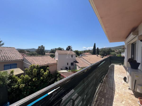 Immeuble de rapport année 70 et ses trois appartements - Bormes-les-mimosas (83)