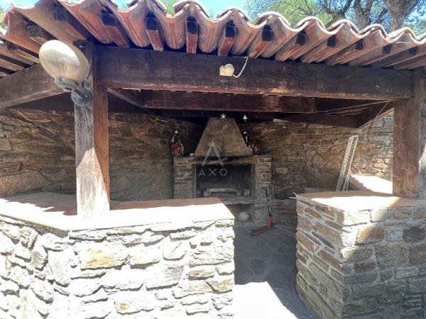 Immeuble de rapport année 70 et ses trois appartements - Bormes-les-mimosas (83)