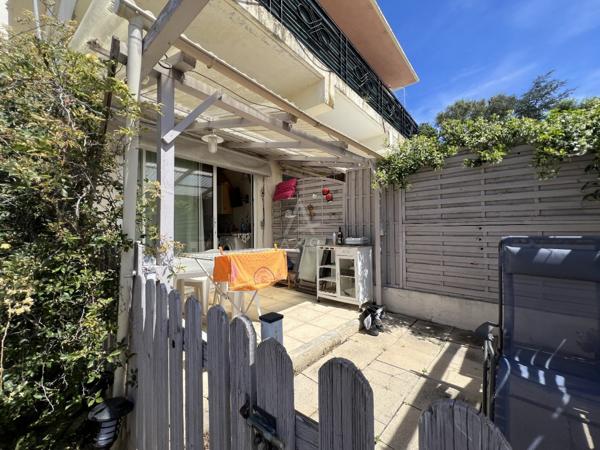 Immeuble de rapport année 70 et ses trois appartements - Bormes-les-mimosas (83)