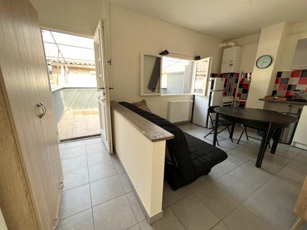 Idéalement situé à Villeneuve-sur-Lot, cet immeuble de rapport propose 6 appartements répartis sur rez-de-chaussée et étages, pour une surface totale d'environ 206 m². Composition du bien : 5 appartements de type T2 (28 à 49 m²) 1 studio (17 m²) Sur le , Villeneuve sur lot