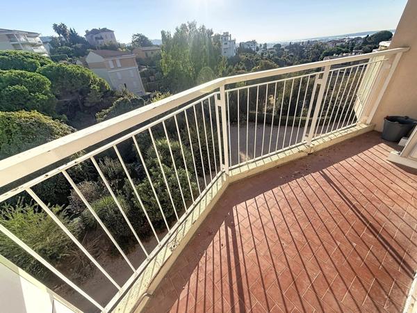 Vente                                                      Appartement
                        
                     1 pièces                      33 m2                     à Cannes