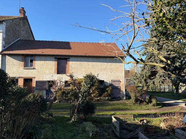 Maison en pierre de 151m2, mitoyenne, 4 chambres avec dépendance, terrain 1524m² 68 000 €