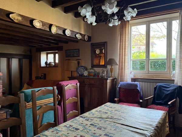 Maison en pierre de 151m2, mitoyenne, 4 chambres avec dépendance, terrain 1524m² 68 000 €