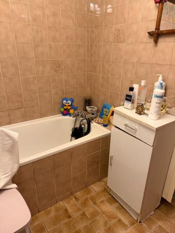 Maison en pierre de 151m2, mitoyenne, 4 chambres avec dépendance, terrain 1524m² 68 000 €